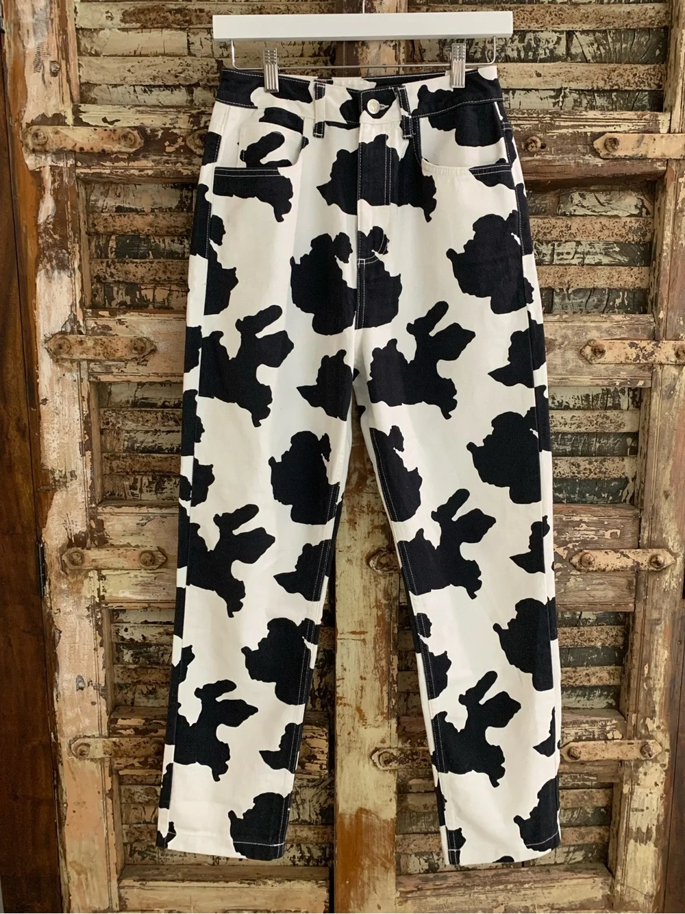 NWOT Reclaimed Vintage Cow Print Ultra High Rise Tapered 90s Mom Jeans, 26 - Picture 1 of 10
